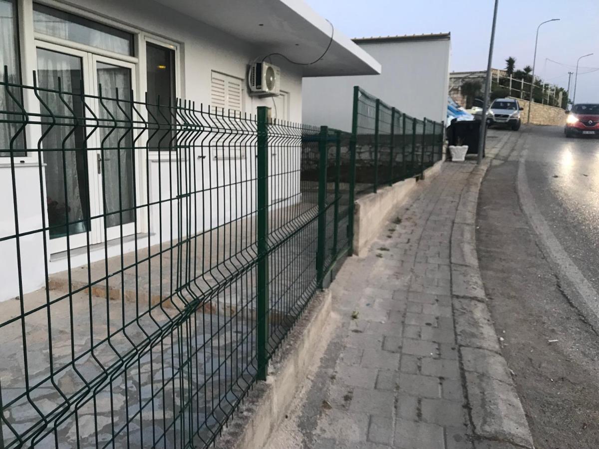 הימארה Eleni'S Holiday Rooms מראה חיצוני תמונה
